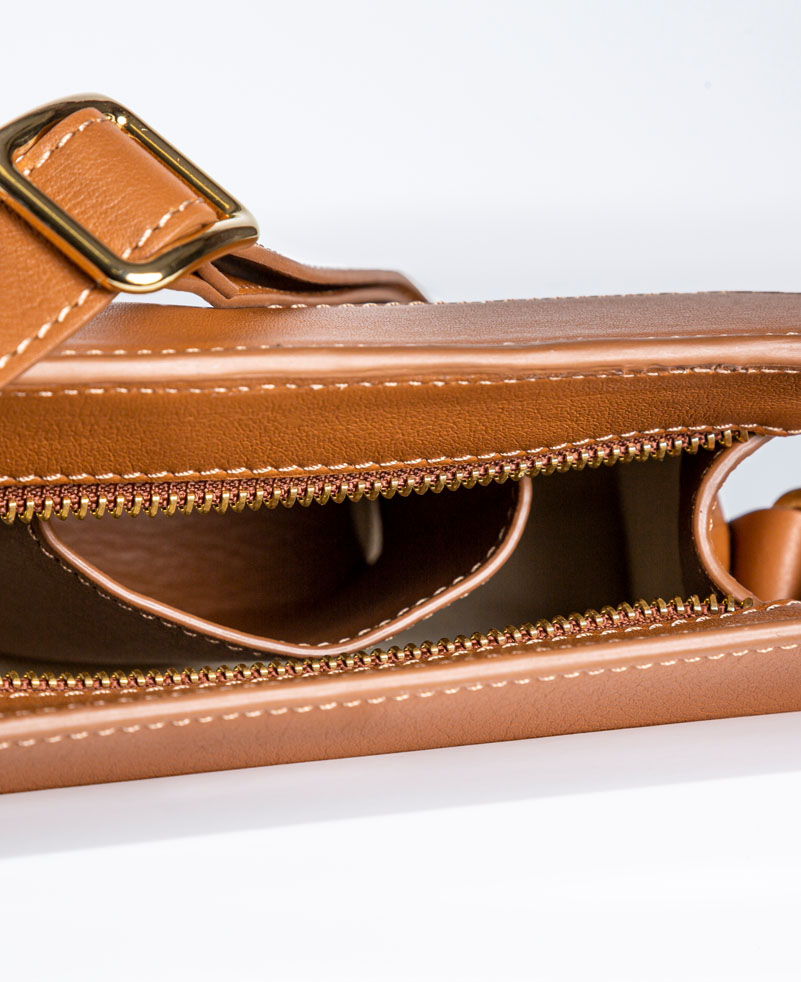 Le-singulier-marron2 Sac à bandoulière en camel - Le singulier