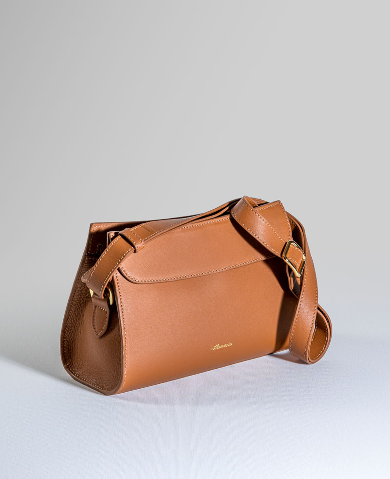 Le-singulier-marron4 Sac à bandoulière en camel - Le singulier