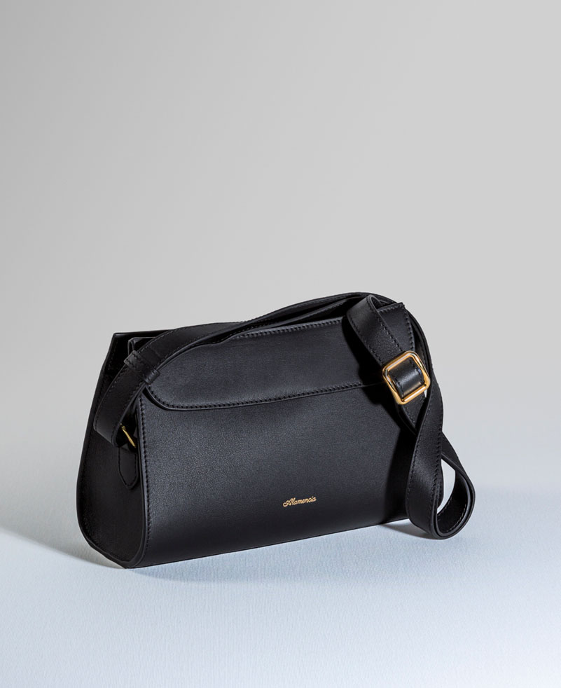 Le-singulier-noir3 Sac à bandoulière en noir - Le singulier