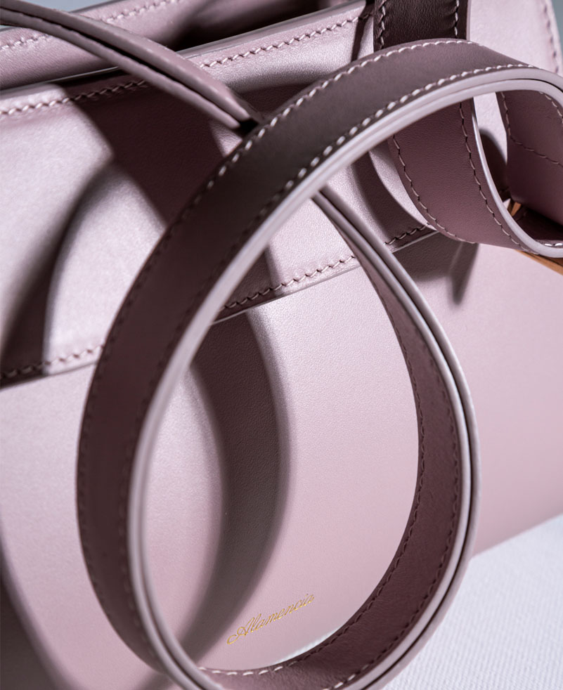 Le-singulier-rose3 Sac à bandoulière en cuir rose - Le singulier