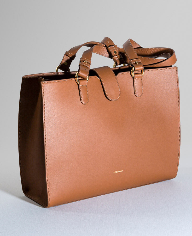 L-elegant-marron3 Sac cabas en cuir camel - L’élégant